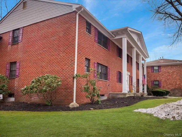$3,200 | 430 Somerset Drive, Unit F, Pearl River, NY 10965
