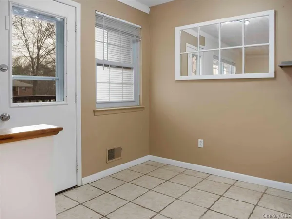 $3,200 | 430 Somerset Drive, Unit F, Pearl River, NY 10965