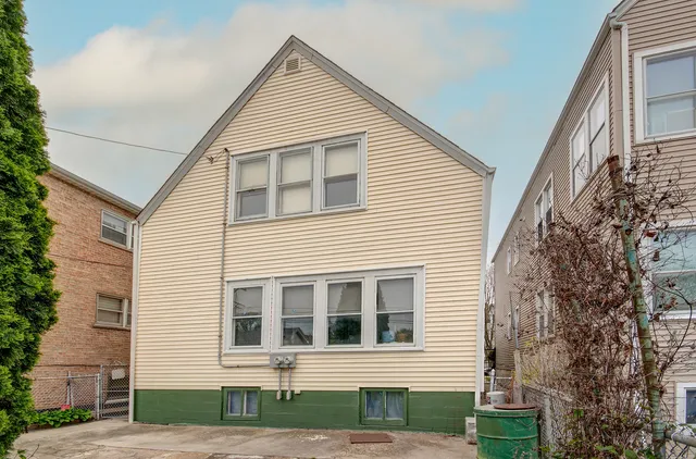 a view of house with a yard