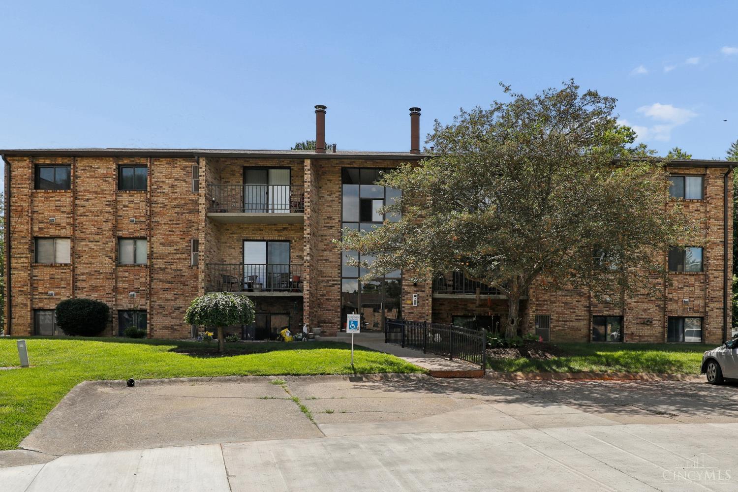 539 Davis Road, Unit 8 Cincinnati, OH 45255 - Photo 1 of 29