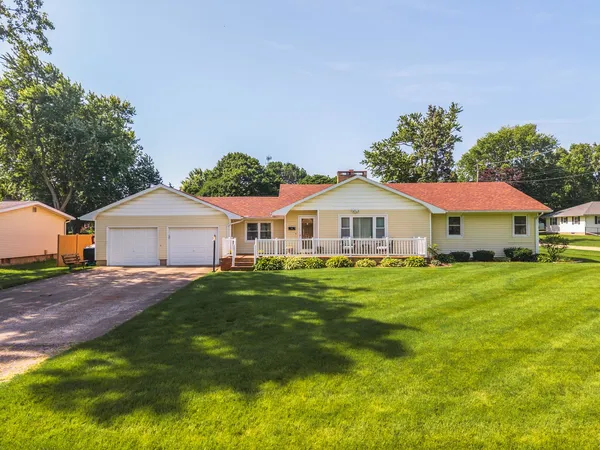 $239,900 | 127 West 1st Street, Minonk, IL 61760