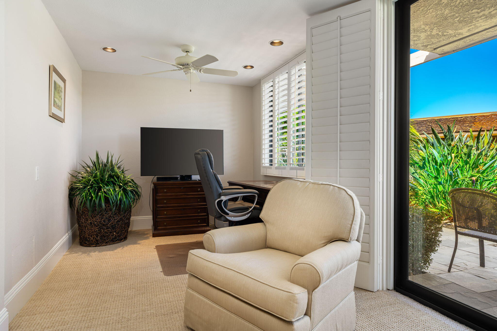 6 Oxford Court Rancho Mirage, CA 92270 - Photo 15 of 42 a living room with furniture and a flat screen tv