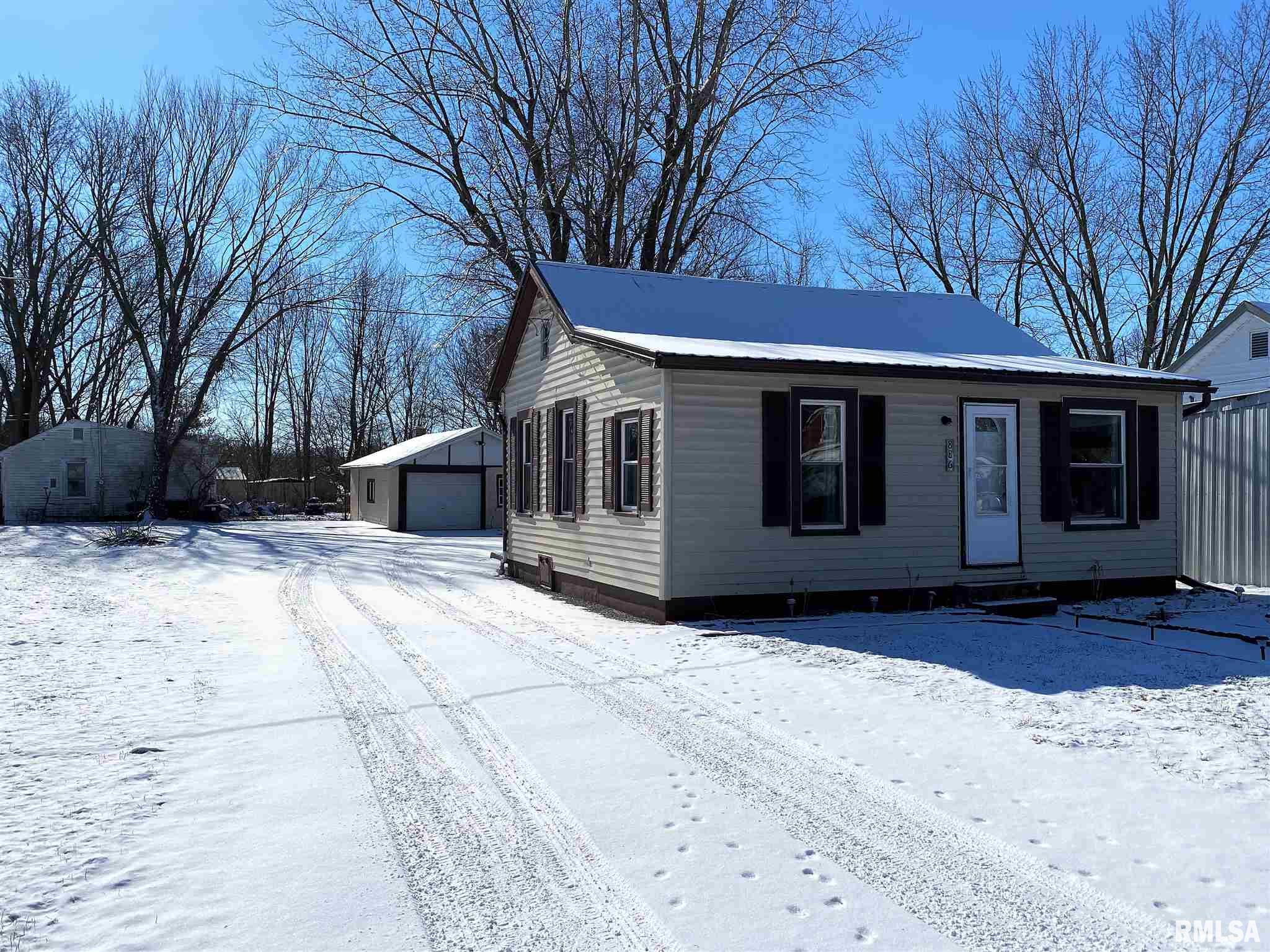 886 West Locust Street Canton, IL 61520 - Photo 1 of 30 Gallery Image 1