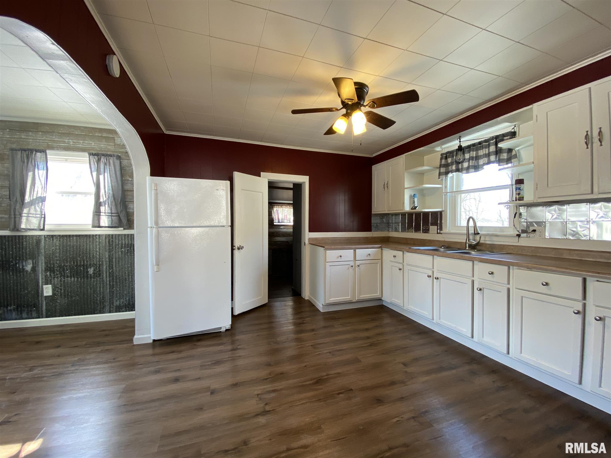 886 West Locust Street Canton, IL 61520 - Photo 12 of 30 Gallery Image 12