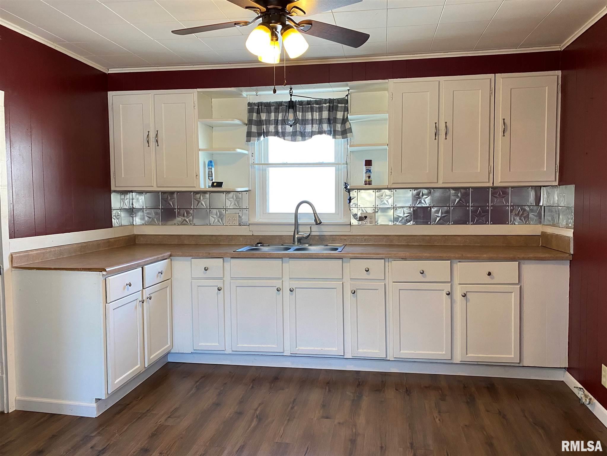 886 West Locust Street Canton, IL 61520 - Photo 13 of 30 Gallery Image 13
