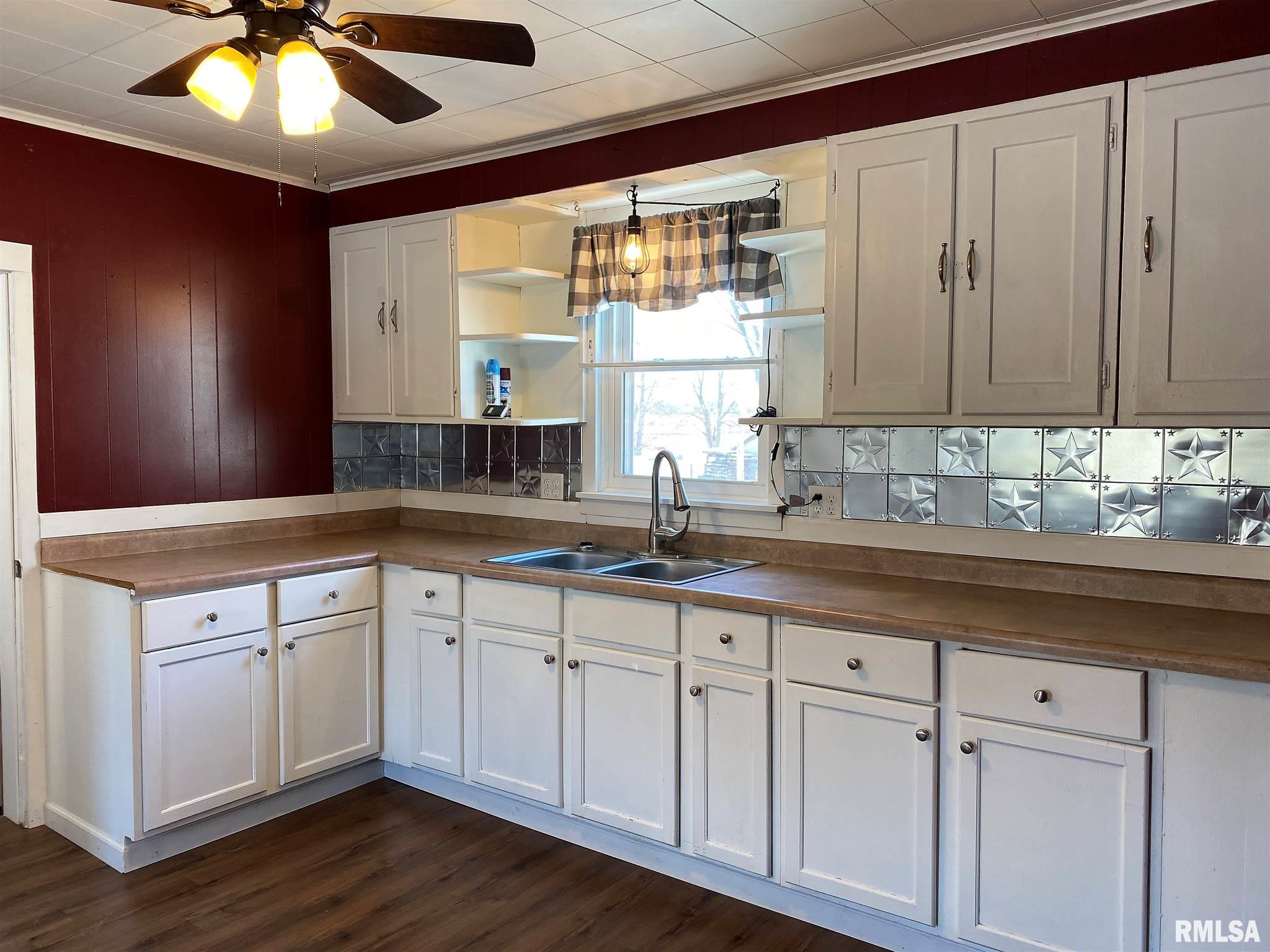 886 West Locust Street Canton, IL 61520 - Photo 14 of 30 Gallery Image 14