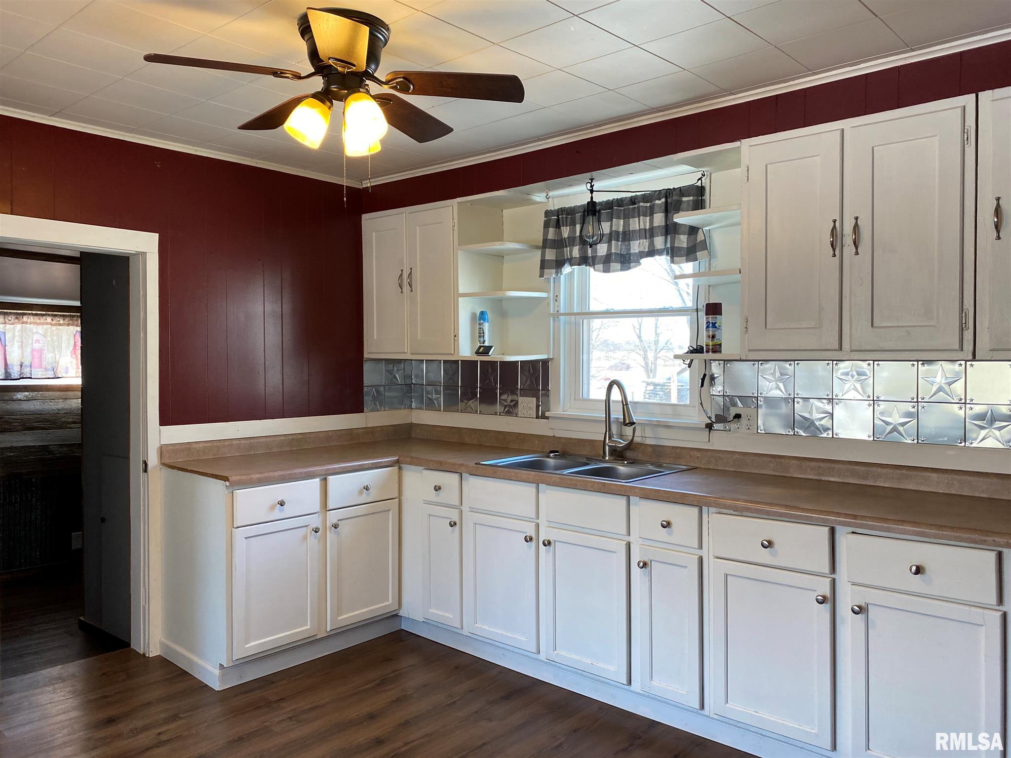 886 West Locust Street Canton, IL 61520 - Photo 16 of 30 Gallery Image 16