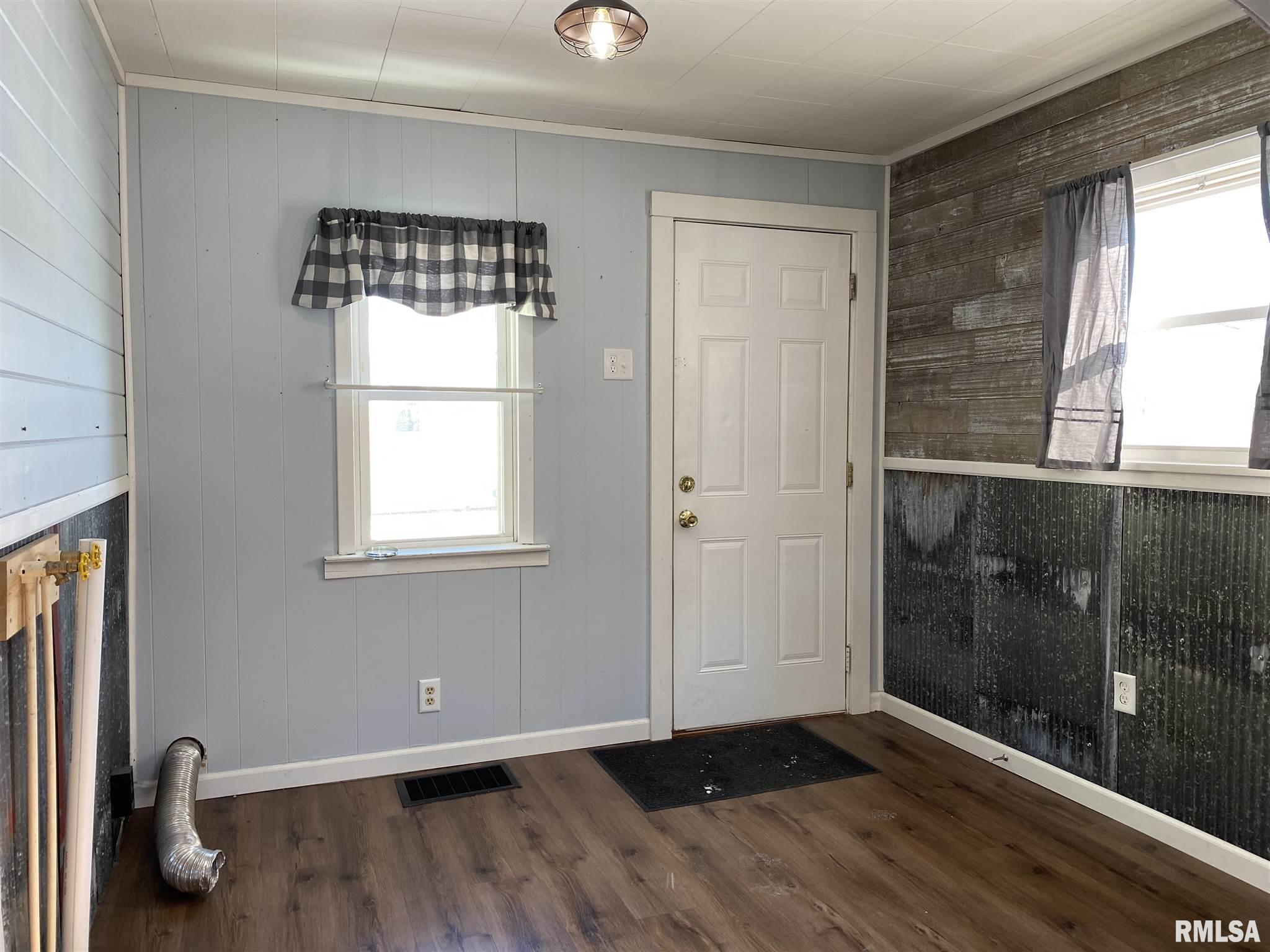 886 West Locust Street Canton, IL 61520 - Photo 21 of 30 Gallery Image 21