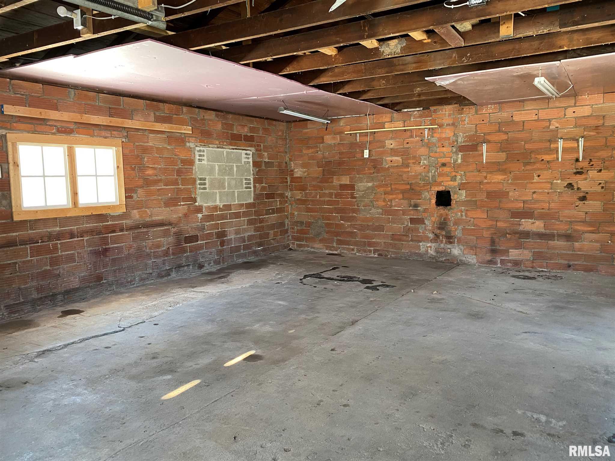 886 West Locust Street Canton, IL 61520 - Photo 28 of 30 Gallery Image 28