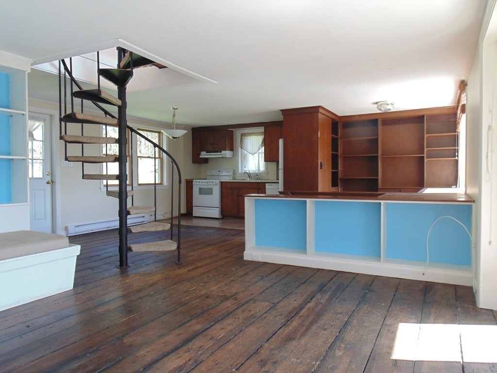 40 Frazar Road Falmouth, MA 02540 - Photo 3 of 21 Gallery Image 3