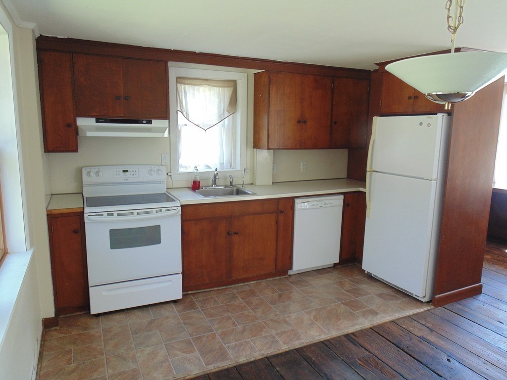 40 Frazar Road Falmouth, MA 02540 - Photo 4 of 21 Gallery Image 4
