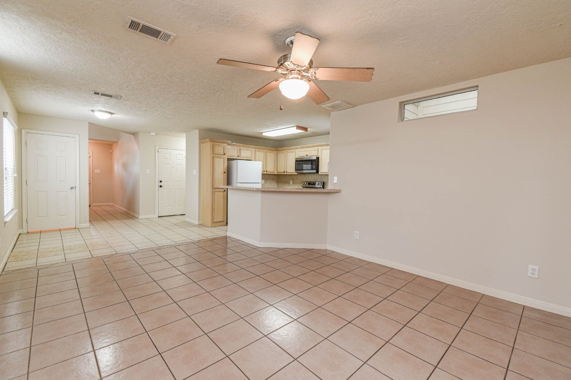 213 Foster Street Tomball, TX 77375 - Photo 3 of 22
