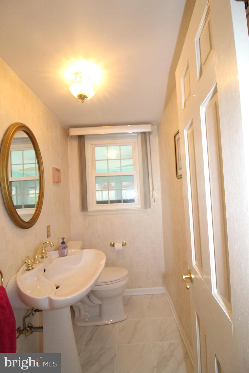 2511 North Gate Road Wilmington, DE 19810 - Photo 20 of 35 Updated Powder Room