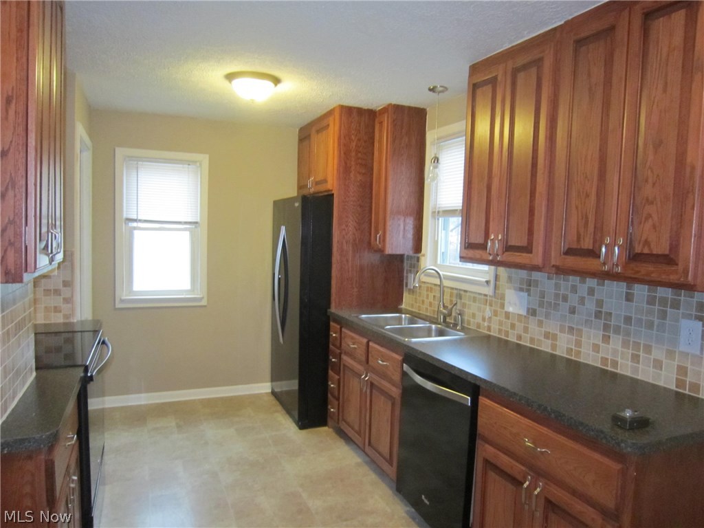 1257 Lander Road Cleveland, OH 44124 - Photo 3 of 11