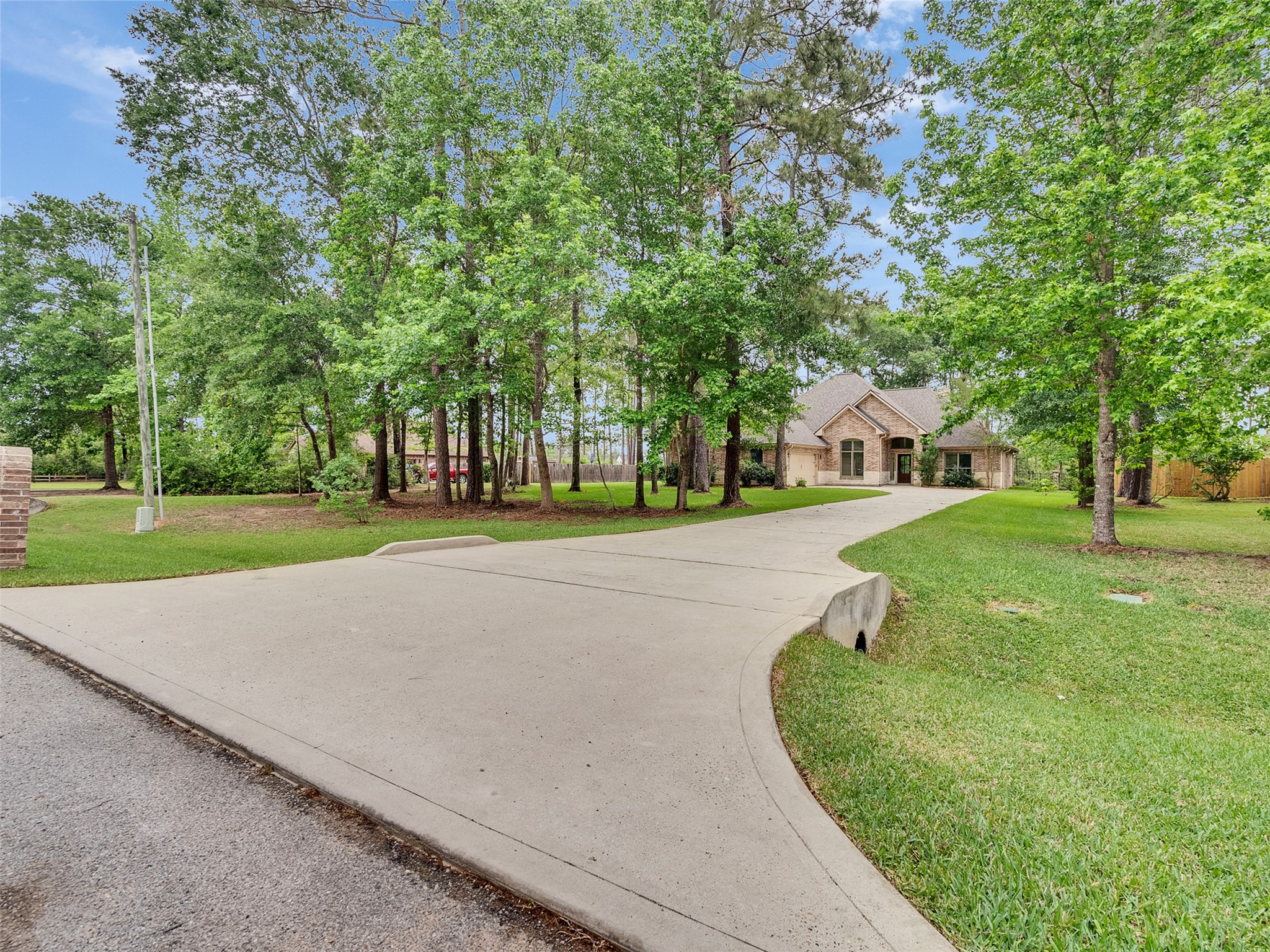 18005 Cindy Lane Conroe, TX 77302 - Photo 46 of 49 Long driveway for all your guests to park.