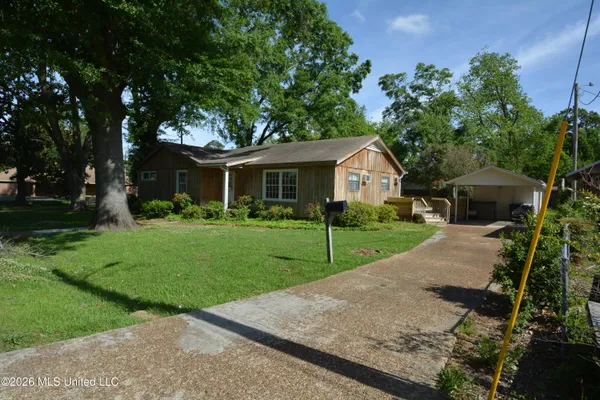 $179,000 | 407 East 16th Street, Yazoo City, MS 39194