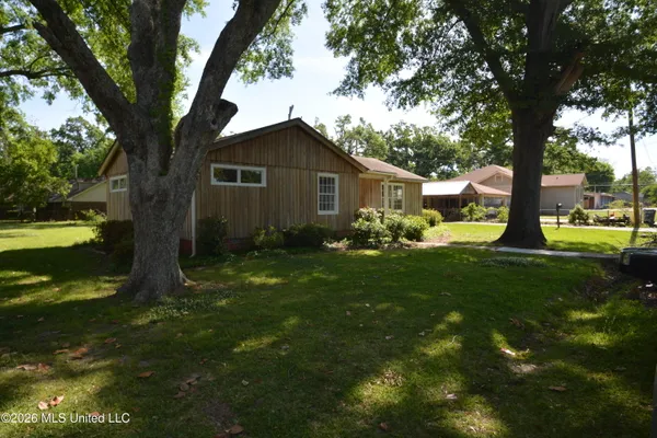 $179,000 | 407 East 16th Street, Yazoo City, MS 39194