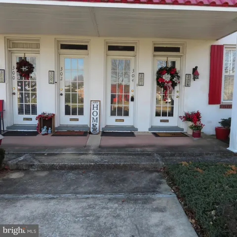 $1,150 | 304 South Coldbrook Avenue, Chambersburg, PA 17201