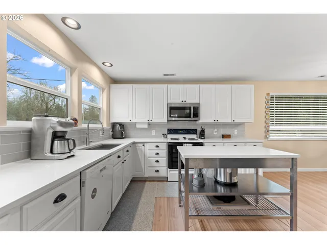 $585,000 | 7250 Southwest 70th Avenue, Portland, OR 97223