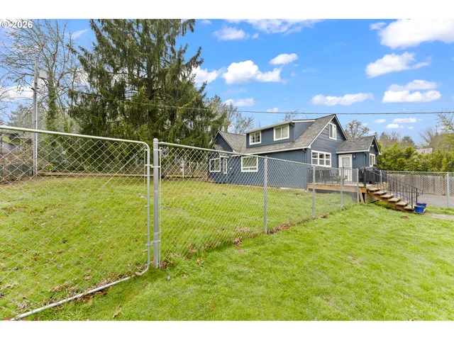 $585,000 | 7250 Southwest 70th Avenue, Portland, OR 97223