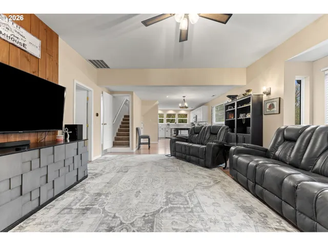 $585,000 | 7250 Southwest 70th Avenue, Portland, OR 97223