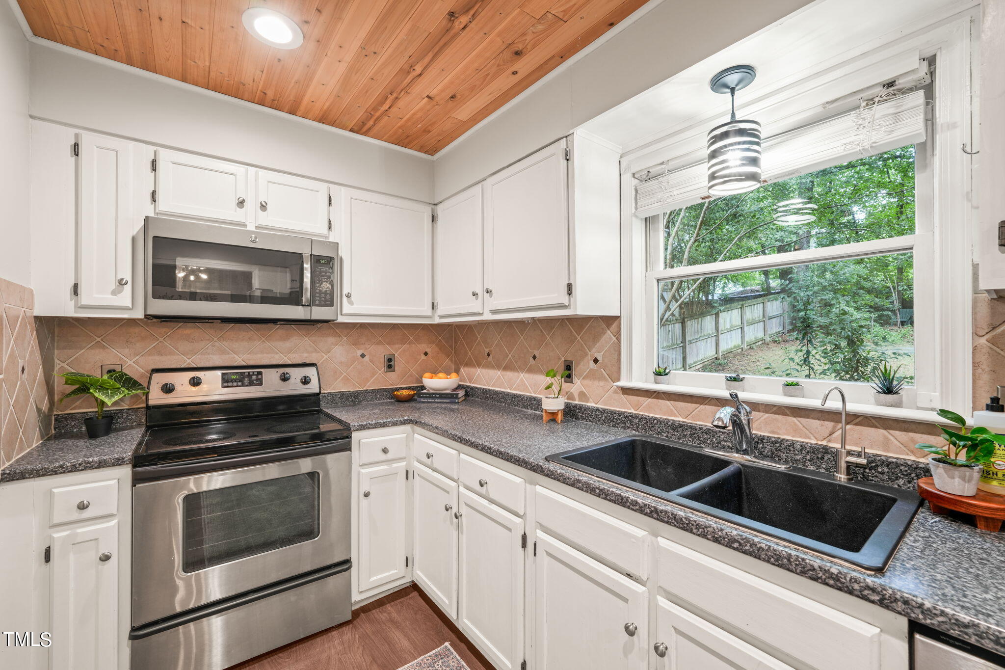 3211 Lassiter Street Durham, NC 27707 - Photo 13 of 48 13-web-or-mls-DSC02420