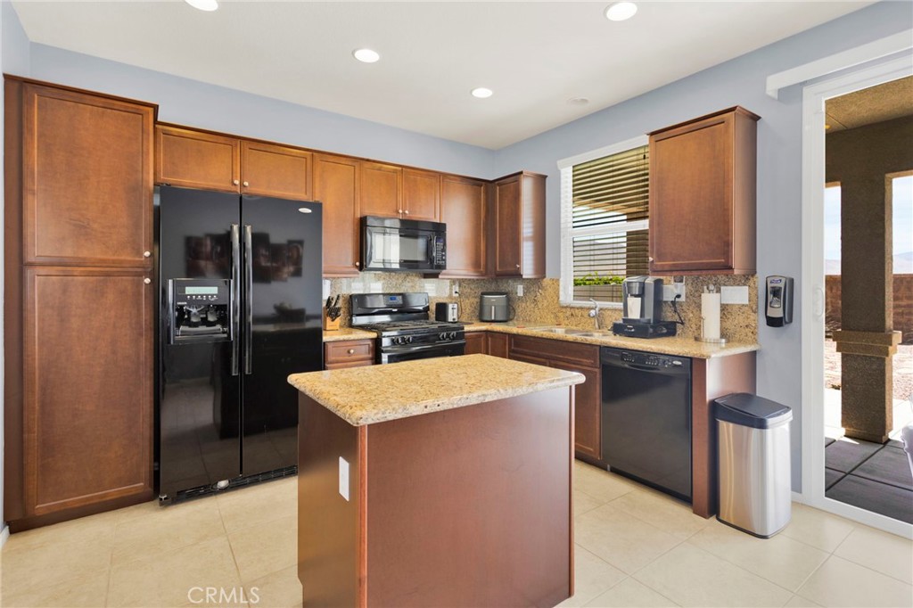 19459 Maple Creek Road Apple Valley, CA 92308 - Photo 18 of 51