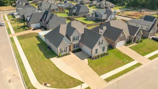 $469,900 | 200 Valleyview Lane, Oakland, TN 38060