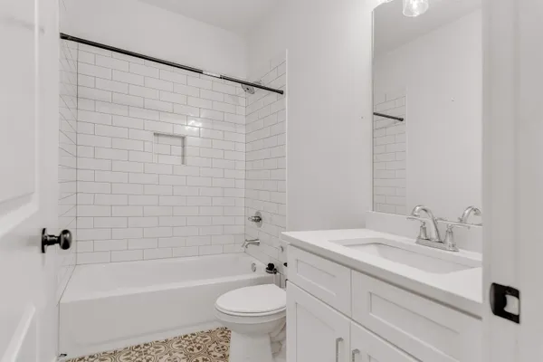 $469,900 | 200 Valleyview Lane, Oakland, TN 38060