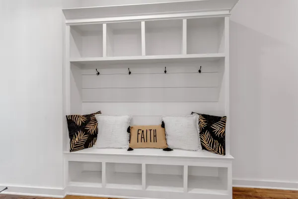 $469,900 | 200 Valleyview Lane, Oakland, TN 38060