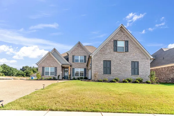 $469,900 | 200 Valleyview Lane, Oakland, TN 38060