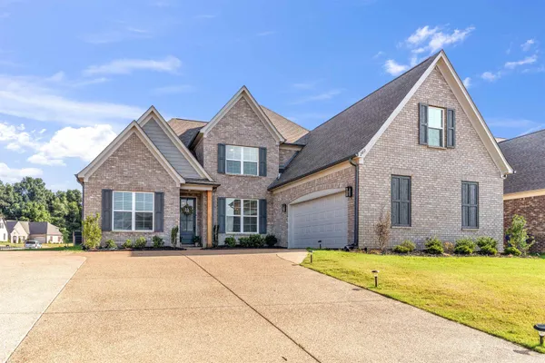 $469,900 | 200 Valleyview Lane, Oakland, TN 38060