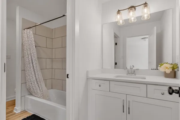 $469,900 | 200 Valleyview Lane, Oakland, TN 38060