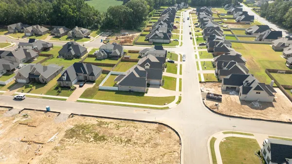 $469,900 | 200 Valleyview Lane, Oakland, TN 38060