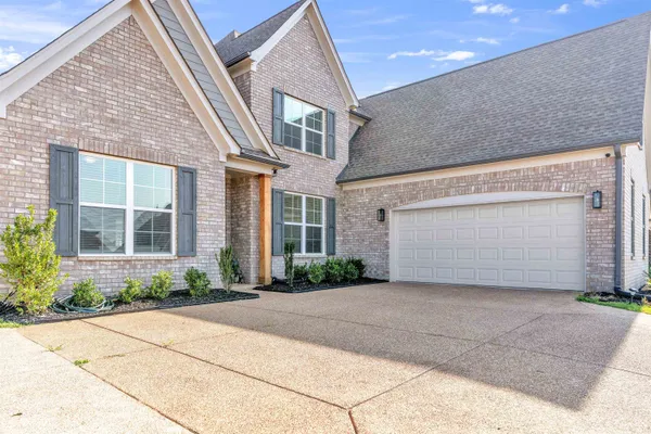 $469,900 | 200 Valleyview Lane, Oakland, TN 38060