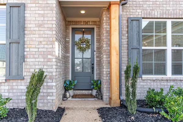 $469,900 | 200 Valleyview Lane, Oakland, TN 38060