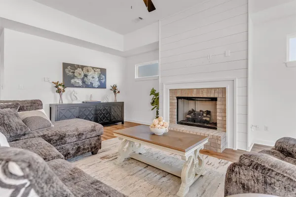 $469,900 | 200 Valleyview Lane, Oakland, TN 38060