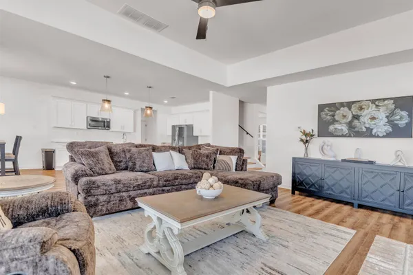 $469,900 | 200 Valleyview Lane, Oakland, TN 38060