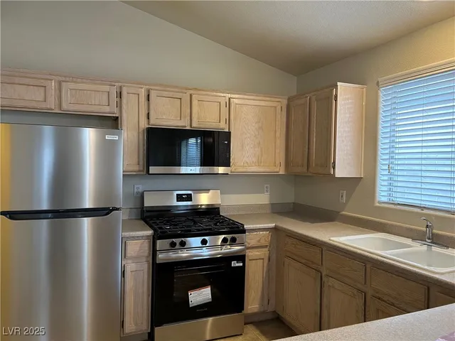 $1,850 | 9408 Moon Splash Court, Las Vegas, NV 89129