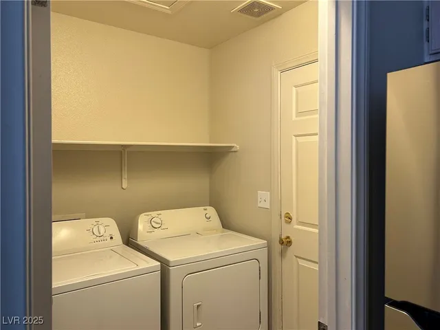 $1,850 | 9408 Moon Splash Court, Las Vegas, NV 89129