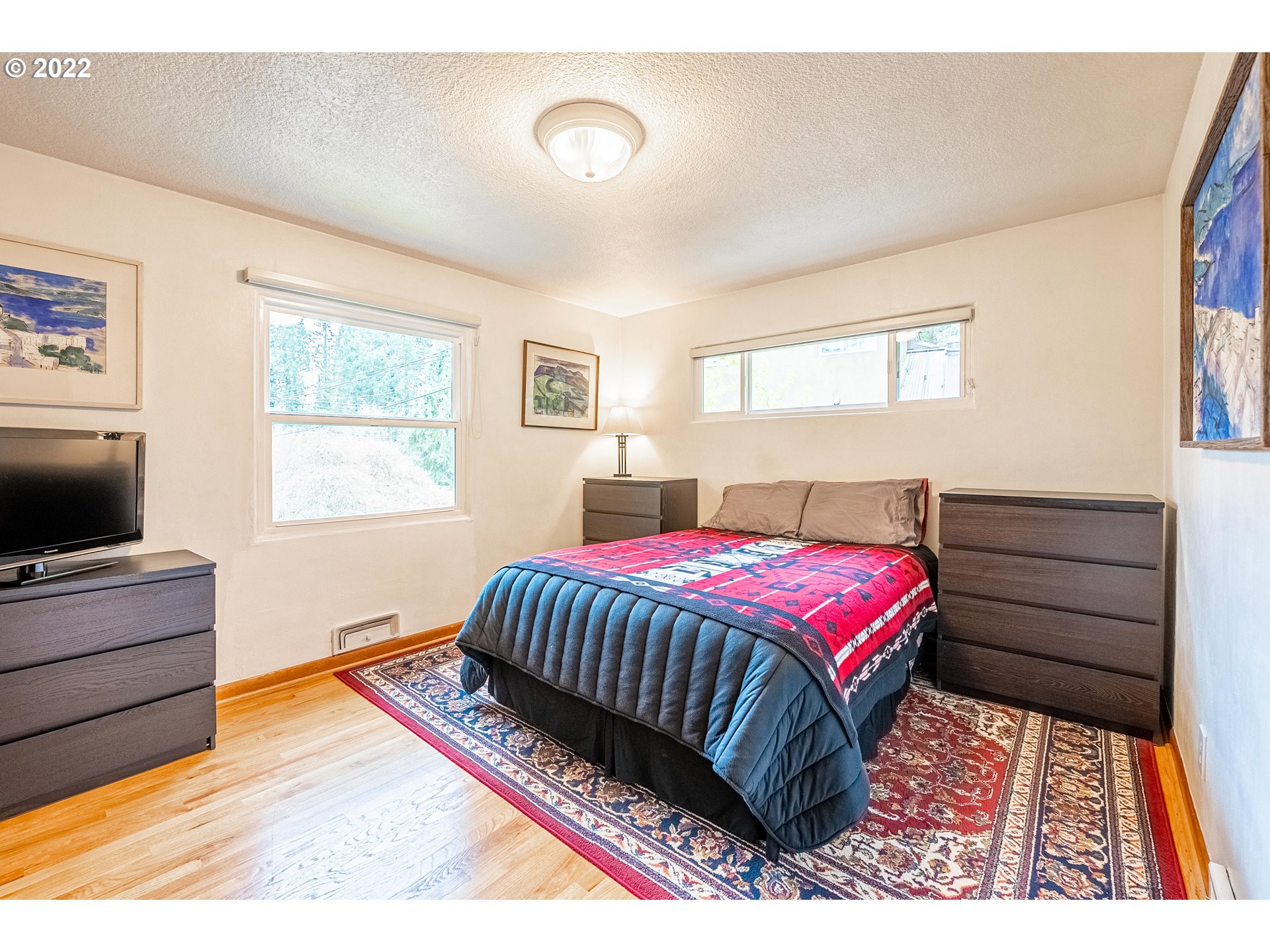 135 South Ridge Drive Portland, OR 97219 - Photo 13 of 32 a bedroom with a bed and a flat screen tv