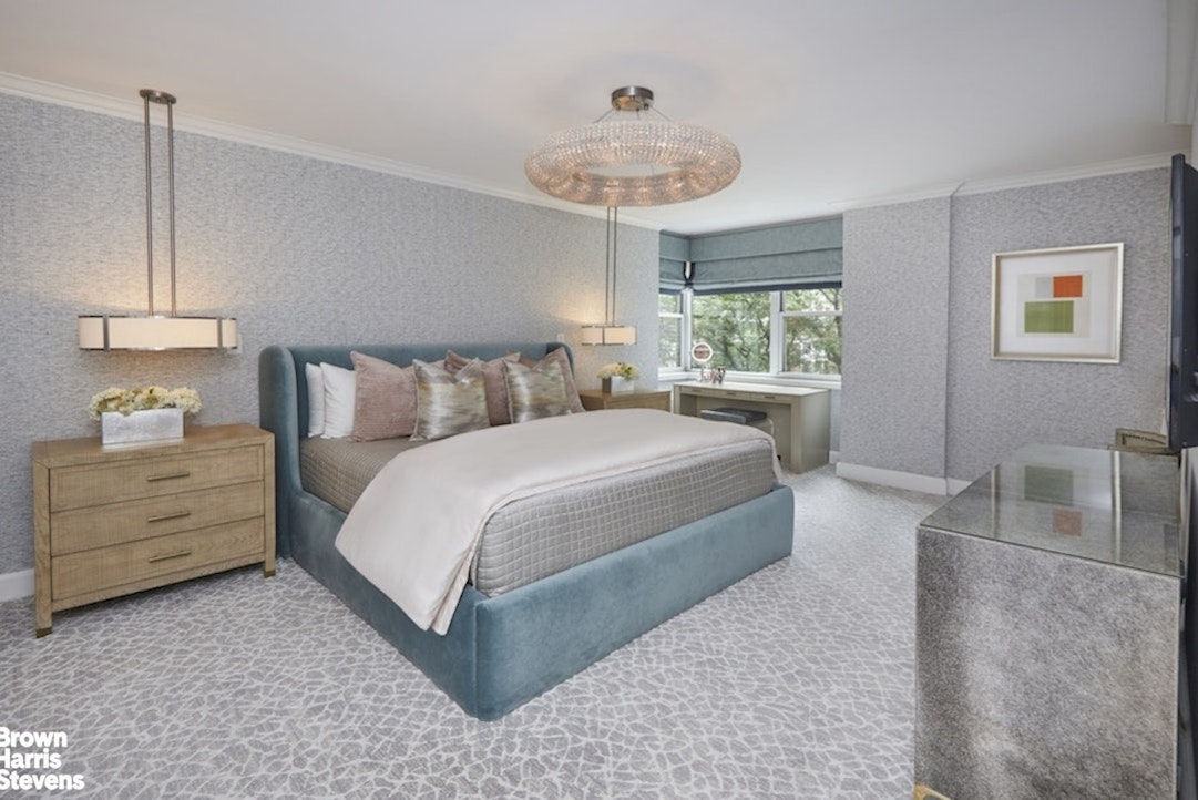 150 East 69th Street, Unit 4M Manhattan, NY 10021 - Photo 16 of 24 a bedroom with a bed and a dresser