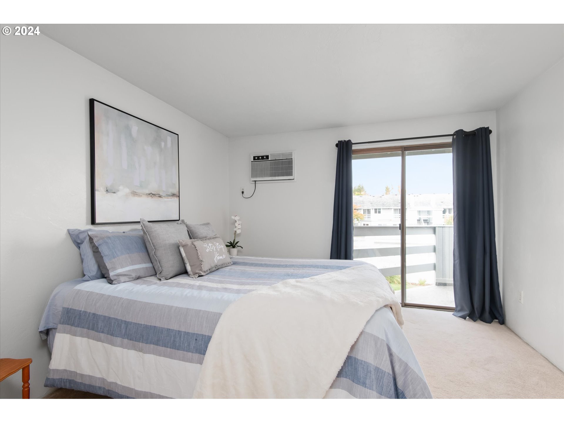 650 Harlow Road, Unit 202 Springfield, OR 97477 - Photo 15 of 34 a bedroom with a large bed and a window