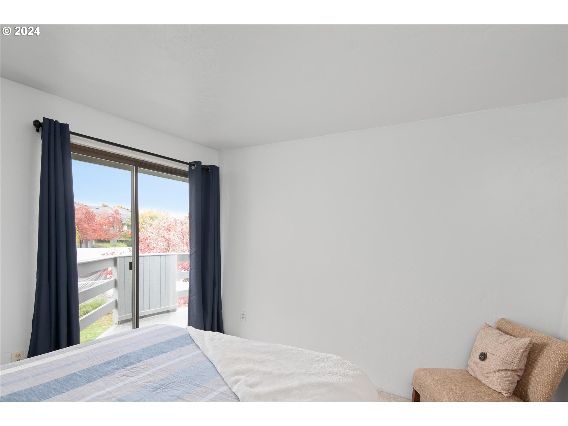 650 Harlow Road, Unit 202 Springfield, OR 97477 - Photo 16 of 34 a view of an empty room and window