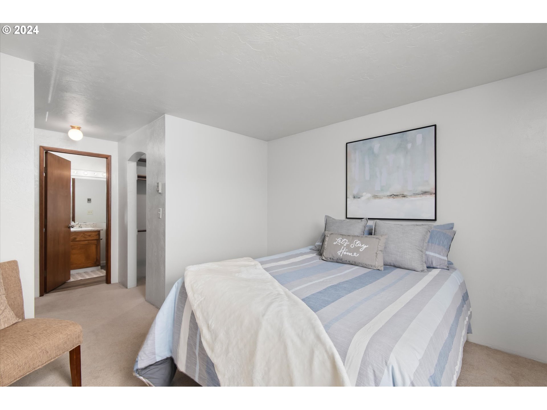 650 Harlow Road, Unit 202 Springfield, OR 97477 - Photo 17 of 34 a bedroom with a bed and a painting