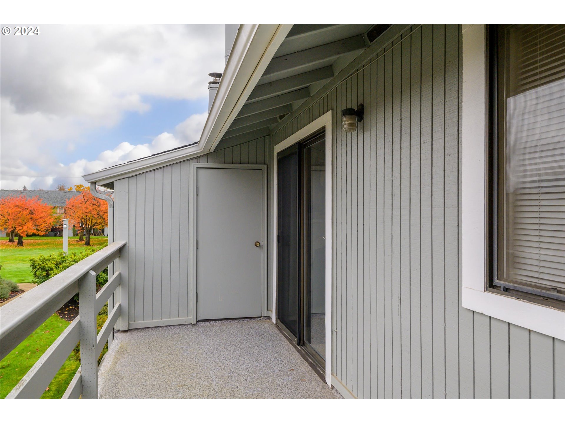 650 Harlow Road, Unit 202 Springfield, OR 97477 - Photo 24 of 34 a balcony with an outdoor space