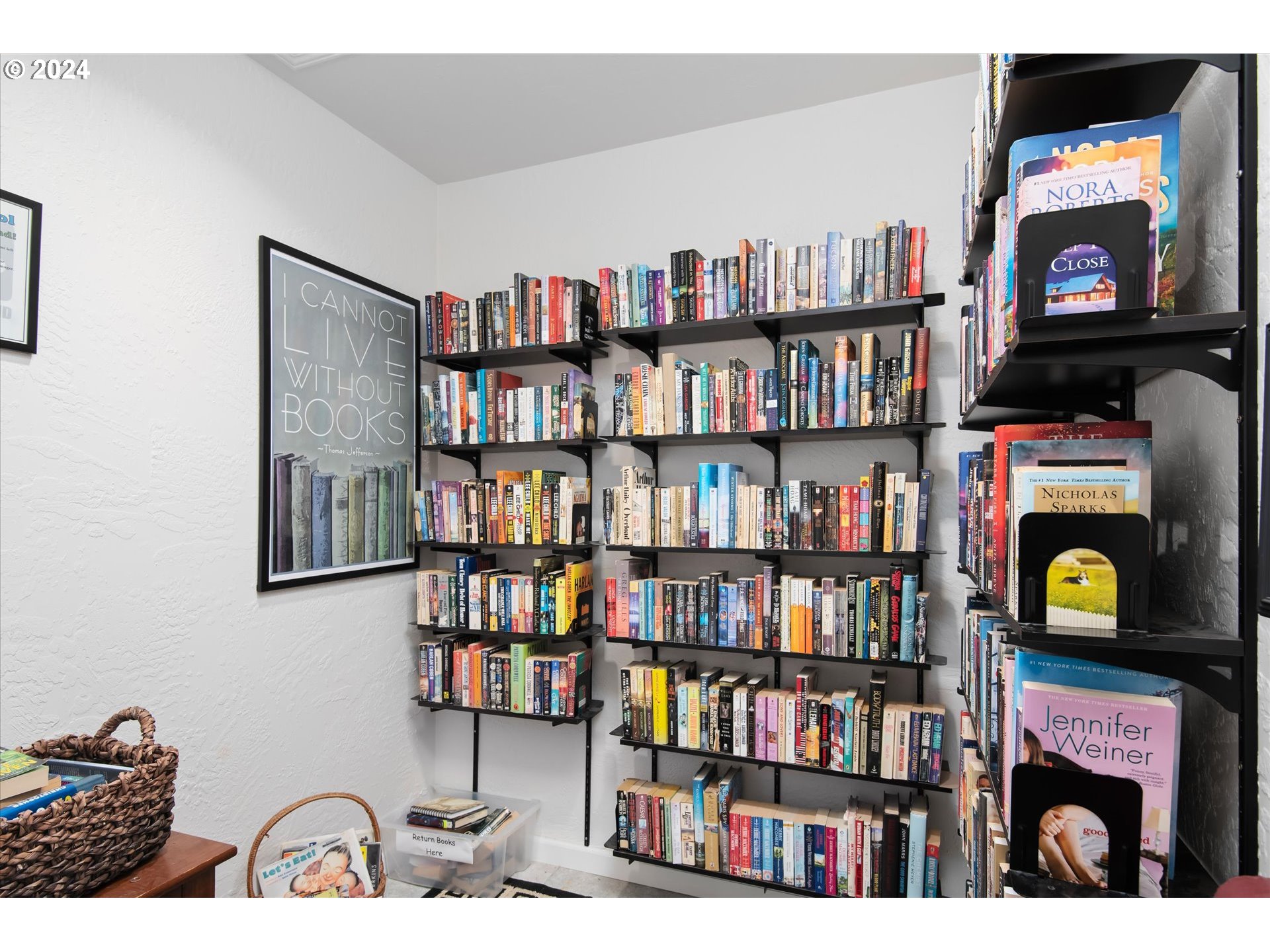 650 Harlow Road, Unit 202 Springfield, OR 97477 - Photo 32 of 34 a book shelf with a book shelf