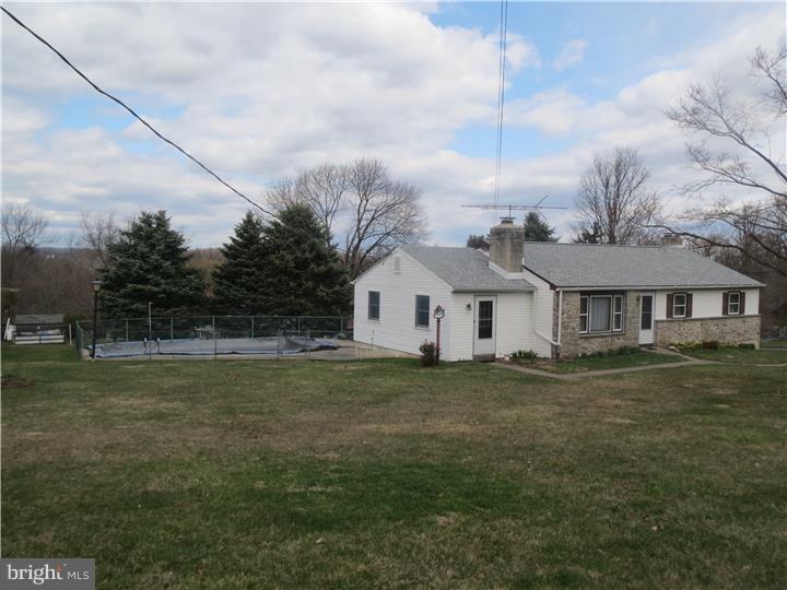 2091 Young Road Pottstown, PA 19465 - Photo 3 of 17