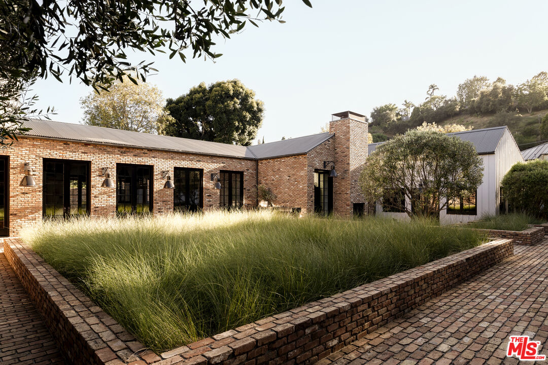 13215 Riviera Ranch Road Los Angeles, CA 90049 - Photo 47 of 65