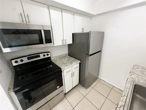 $1,800 | 7340 Southwest 82nd Street, Unit C205, Miami, FL 33143